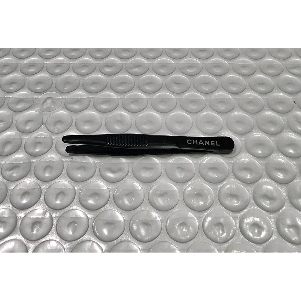 CHANEL Black Slanted Tip Tweezers, Textured Grip, 2 in Metal